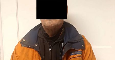 W biały dzień napadł na seniorkę. Wykręcił jej palce, by wyrwać torebkę