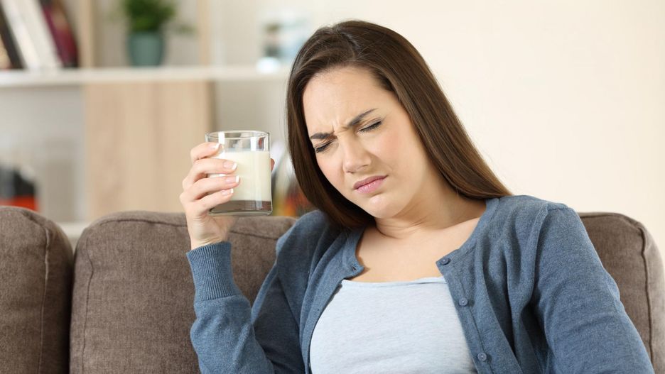 Ból brzucha po jedzeniu najczęściej jest spowodowany niestrawnością