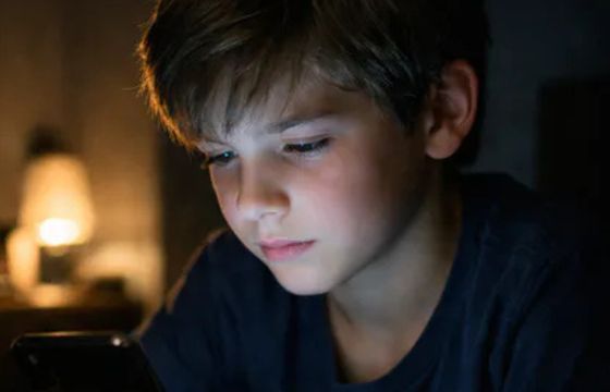 EU Kids Online 2026: polskie dzieci w internecie to nie "cyfrowi tubylcy"
