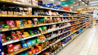 Batony wycofane z popularnych sieci. W środku znaleziono plastik