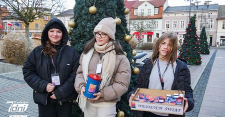 Po ulicach Czarnkowa chodzą "Dziewczynki z zapałkami"