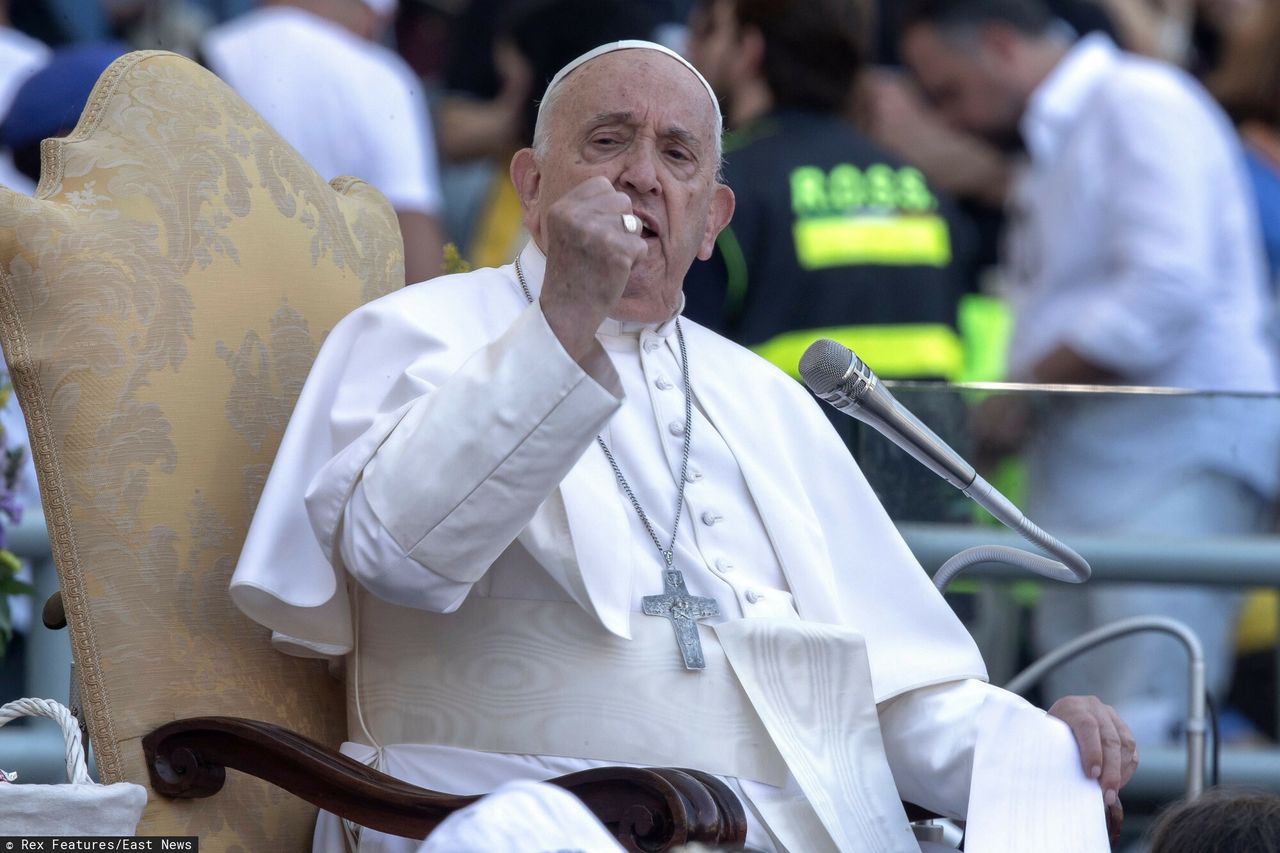 Papież Franciszek musi na nowo nauczyć się mówić. Winna tlenoterapia