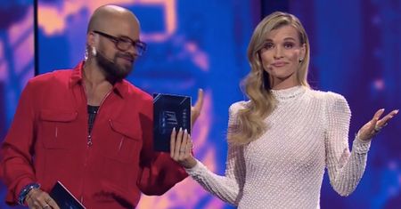 Wpadka w finale "Top Model". Kamery pokazały prompter Joanny Krupy. Angielskie wstawki są WYREŻYSEROWANE (FOTO)