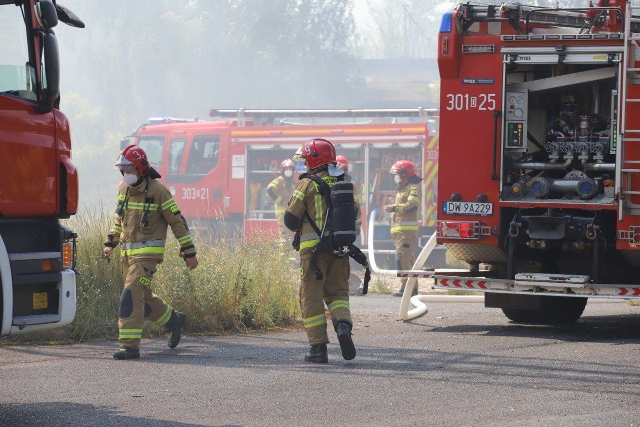 Pożar na Dolnym Śląsku. Płonie fabryka mebli.