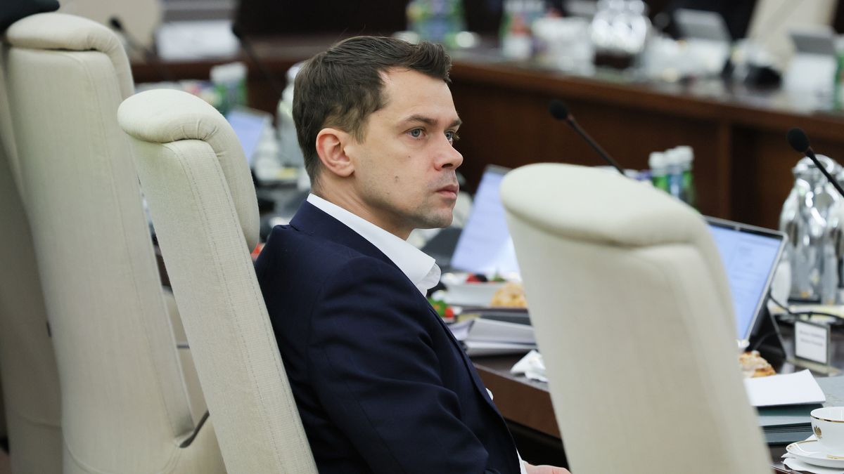 Micha� Ko�odziejczak
Warszawa, 13.11.2024. Wiceminister rolnictwa i rozwoju wsi Micha� Ko�odziejczak podczas posiedzenia rz�du w siedzibie Kancelarii Prezesa Rady Ministr�w w Warszawie, 13 bm. Rz�d ma wys�ucha� informacji szef�w resort�w finans�w i zdrowia na temat propozycji zmian w systemie rozliczania sk�adki na ubezpieczenie zdrowotne. (sko) PAP/Pawe� Supernak
Pawe� Supernak
Kancelaria Prezesa Rady Ministr�w, kprm, polityk polityka, posiedzenie, prezes rady Ministr�w, Rada Ministr�w, rz�d, rz�d rz�du, rz�d Tuska, rz�du, rz�du Tuska, w kprm