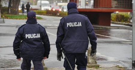 Biegał z nożem po Wrocławiu. Był zakrwawiony