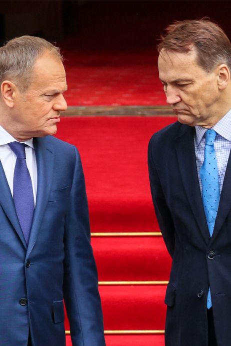 "Absolutnie lojalny" wicepremier Sikorski. Dwa warianty planu Tuska