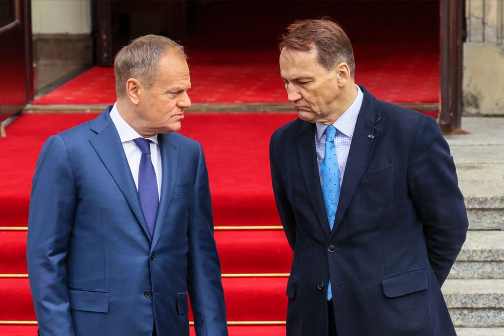 "Absolutnie lojalny" wicepremier Sikorski. Dwa warianty planu Tuska