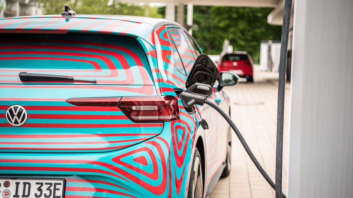 30 minut ładowania, 260 km jechania. Tak wygląda scenariusz idealny na trasę