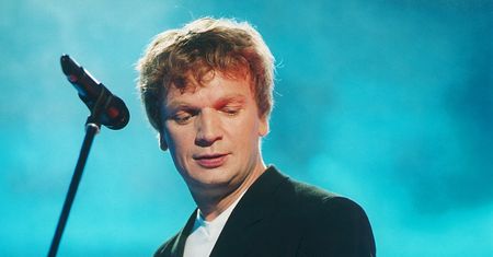 Rocznica urodzin Grzegorza Ciechowskiego. Ile wiesz o nim i utworach Republiki?