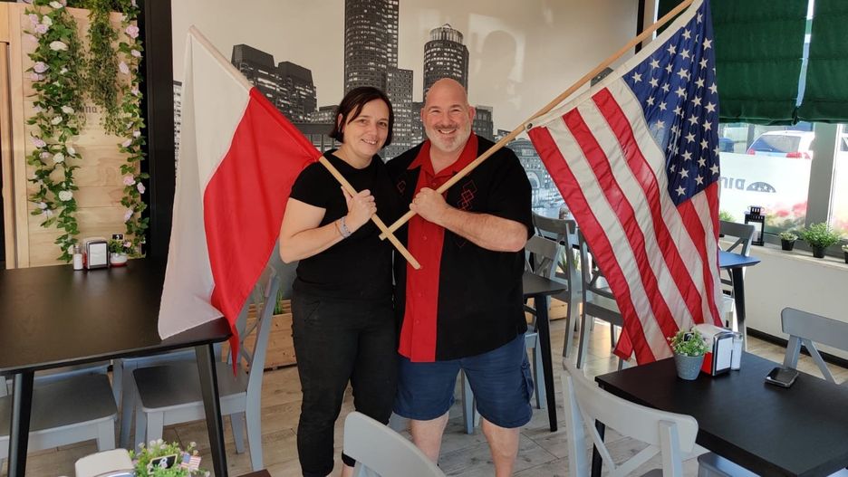 Ta zbiórka na rzecz dzieci z Domu Dziecka &#34;Młody Las&#34; w Toruniu idzie jak burza! Zorganizowali ją kibice piłkarskiej elany Toruń, a wsparło swoimi voucherami wiele znanych firm lokalnych. W ciągu kilku dni uzbierano już blisko13 tysięcy złotych! Akcję wsparła też restauracja Joanny i Ricky&#39;go Sampsonów &#34;Ricky, Ricky z Ameryki&#34; oraz tak znane lokale jak &#34;Chleb i Wino&#34; czy &#34;Manekin&#34; i &#34;Am Am Kebab&#34;.