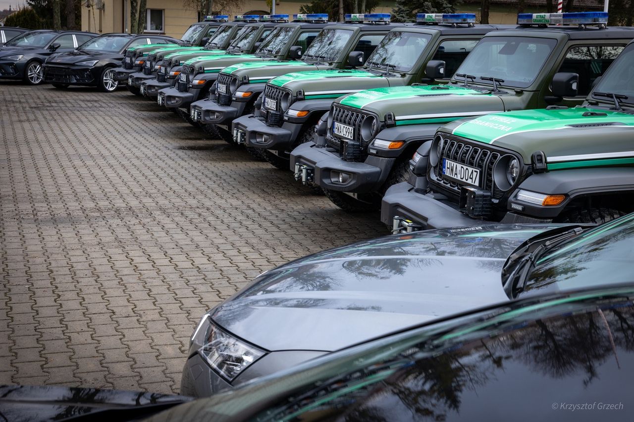 Nowe nieoznakowane radiowozy. Służba będzie kontrolować kierowców