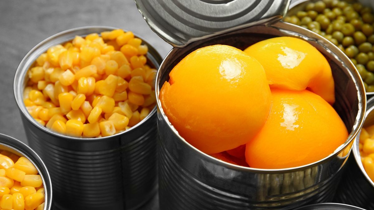 Z owocami lub warzywami z puszki często tak robimy. Nie mamy pojęcia, jak to niebezpieczne