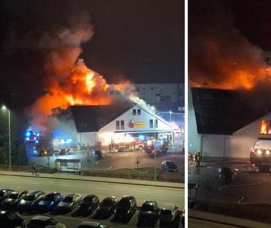 Pożar Biedronki w Płońsku. Są zdjęcia