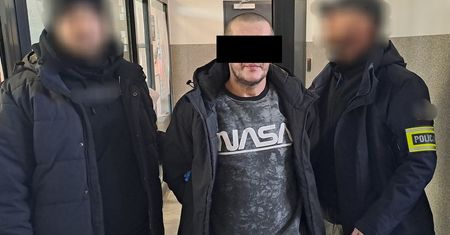 "Zatrzymany na przystanku w Zagłobie. 44-latek poszukiwany do odbycia 302 dni kary trafił do więzienia"