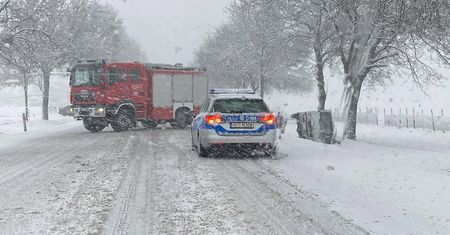 Od rana pada śnieg, pogarszają się warunki na drogach woj. lubelskiego