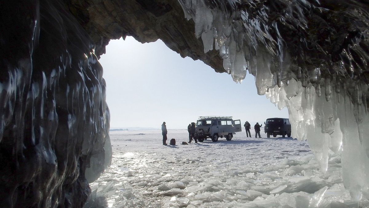 Naukowcy odkryli prehistorycznego wirusa. Był zamrożony 50 tys. lat na Syberii. Zdjęcie poglądowe