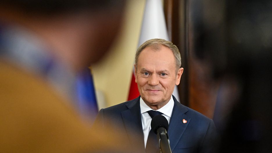 Warszawa, 09.11.2024. Premier Donald Tusk na konferencji prasowej w KPRM w Warszawie, 9 bm. Dziś zarząd PO zdecydował o organizacji prawyborów przed wyborami prezydenckimi, kandydatami są Rafał Trzaskowski i Radosław Sikorski. (ad) PAP/Radek Pietruszka
