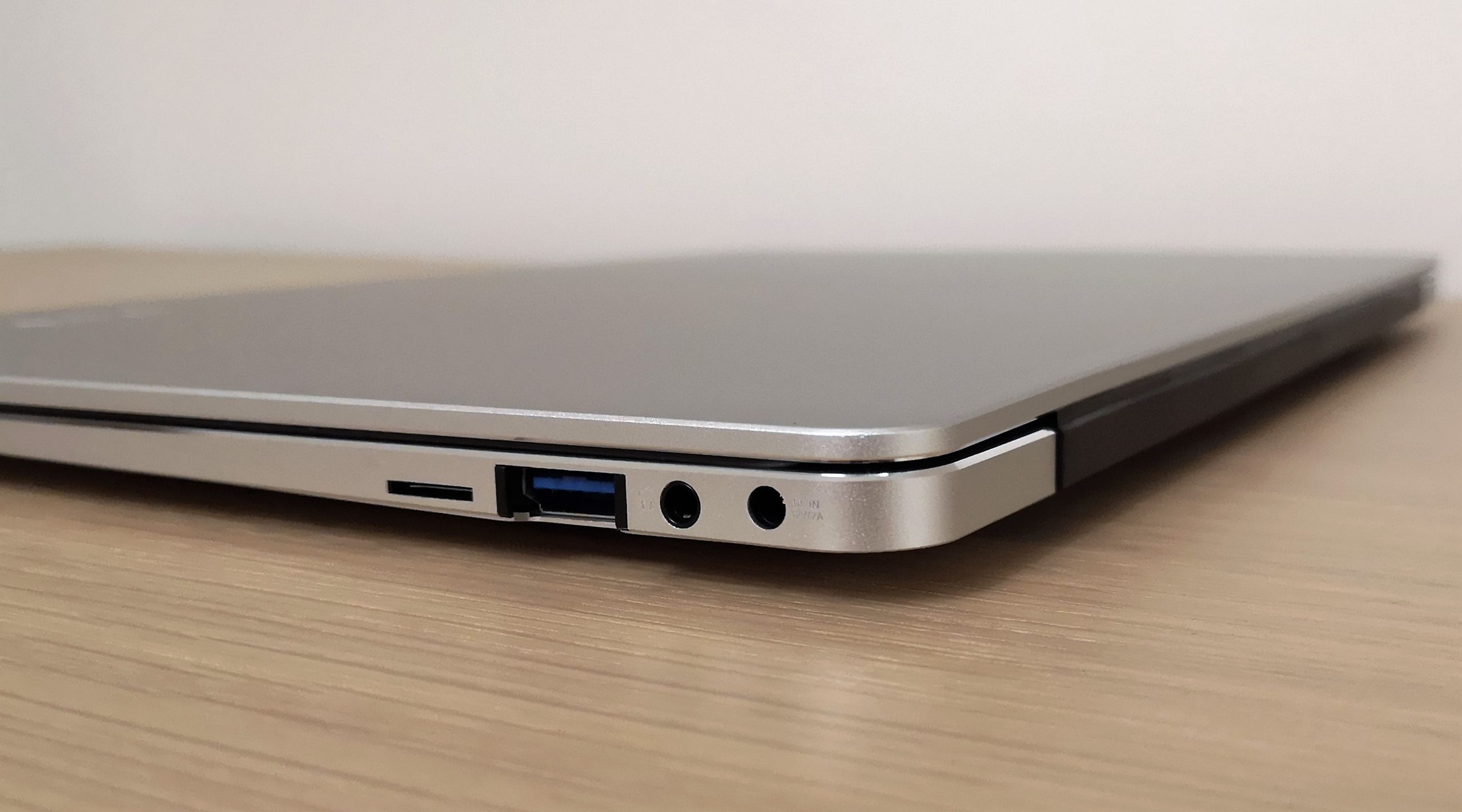 Kiano Elegance 14.2 Pro – test lekkiego laptopa z zestawem programów dla firm 5