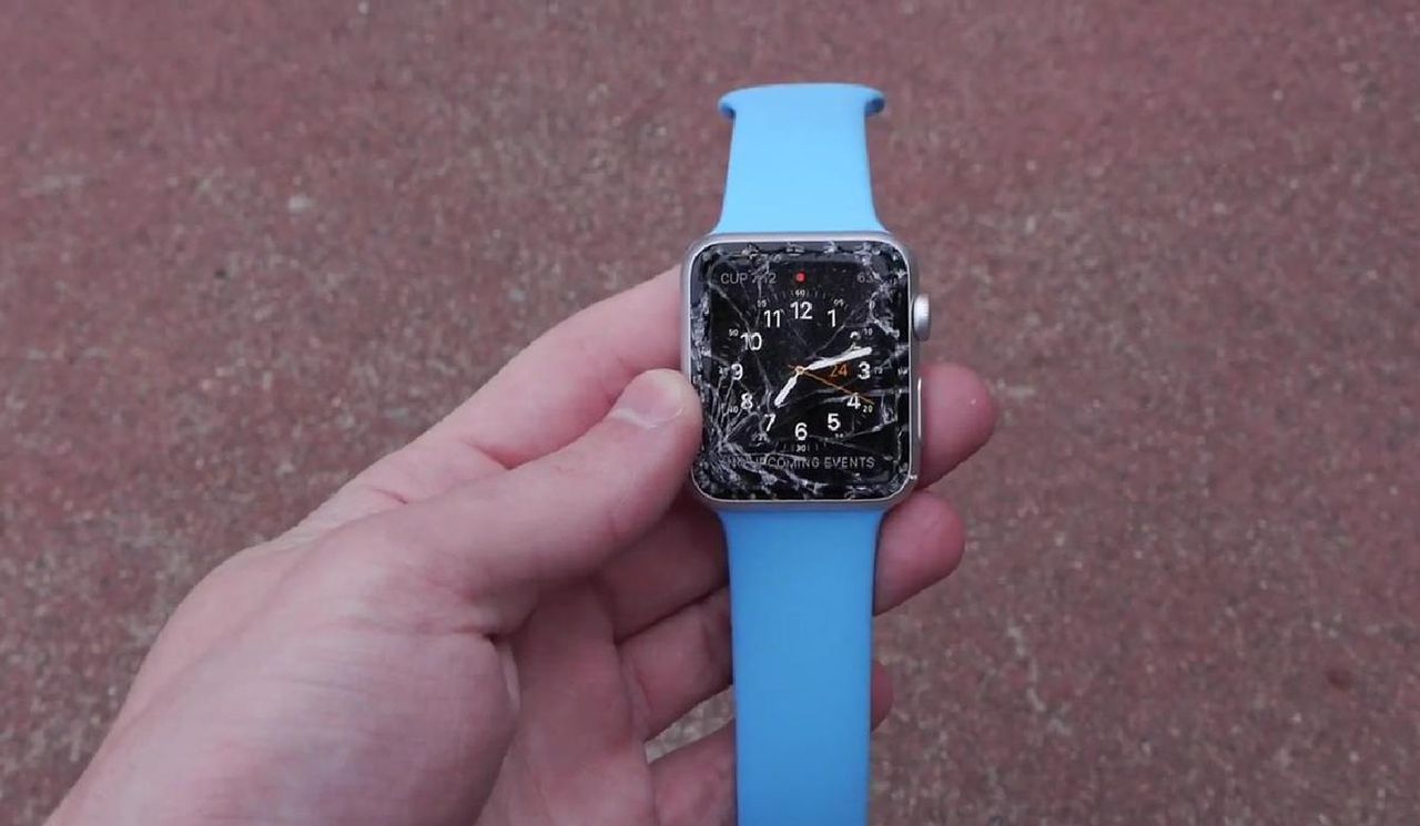 Apple Watch przetestowany pod kątem odporności na upadki. Poradził sobie... różnie