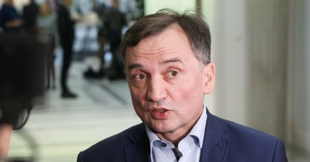 Kulisy doprowadzenia. Ziobro zwolniony z tajemnicy przez Tuska