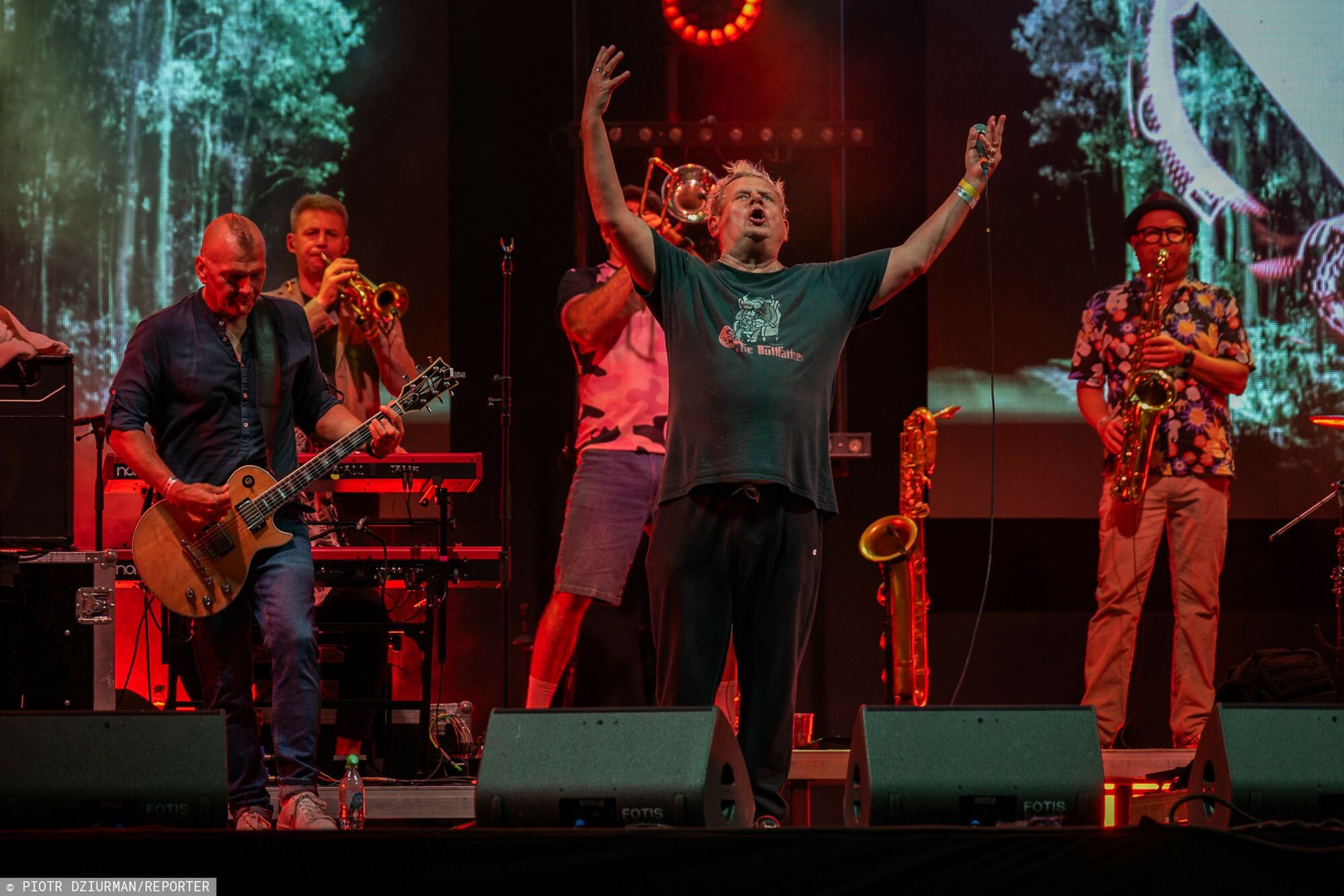 Kazik Staszewski z zespołem Kult