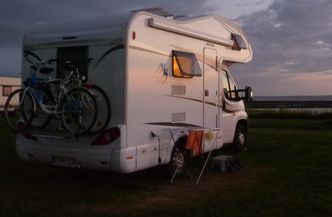 Majówka na legalu? Ceny oszalały. Polacy muszą wydać krocie na kampera