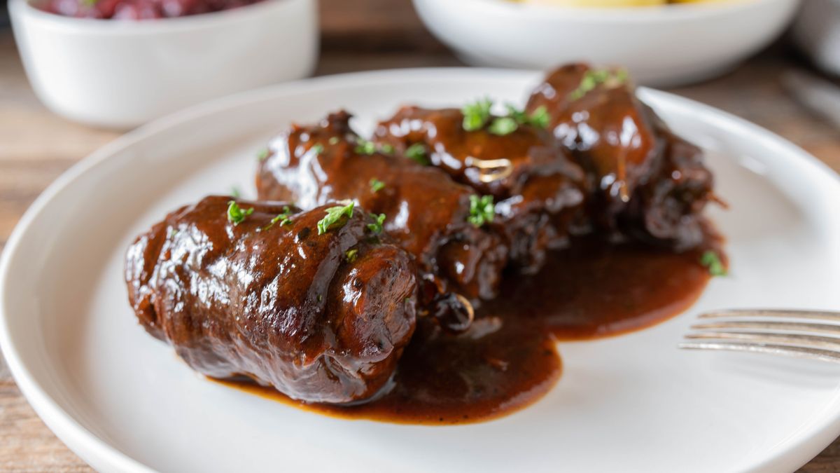 Roladki wołowe w ciemnym sosie pieczeniowym