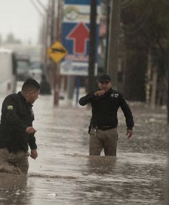 USA. Burza tropikalna. Zawaliła się cześć muru granicznego z Meksykiem