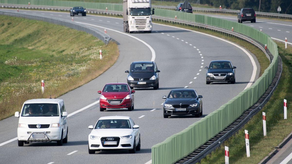 Autostrady już mamy, choć są one drogie. Teraz nauczmy się nimi bezpiecznie jeździć