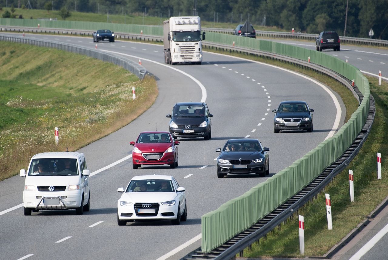 Autostrady już mamy, choć są one drogie. Teraz nauczmy się nimi bezpiecznie jeździć