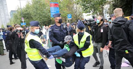 Grozi nam katastrofa! Ludzie wyszli na ulice w centrum Warszawy