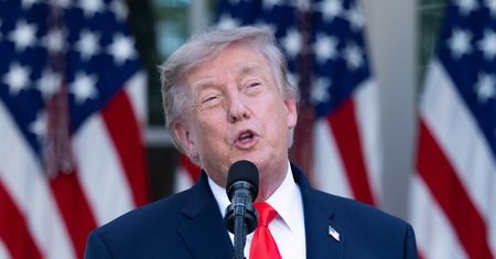 Trump odgraża się Europie gigantycznymi sankcjami. "Stuprocentowe"