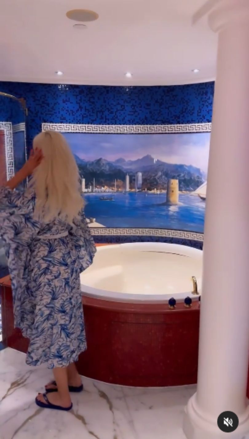 Tak Caroline Derpienski mieszkała w Dubaju. Hotel robi wrażenie

