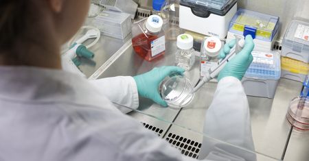 Milionowe wsparcie dla chorych na NBIA. Naukowcy z UG mają plan