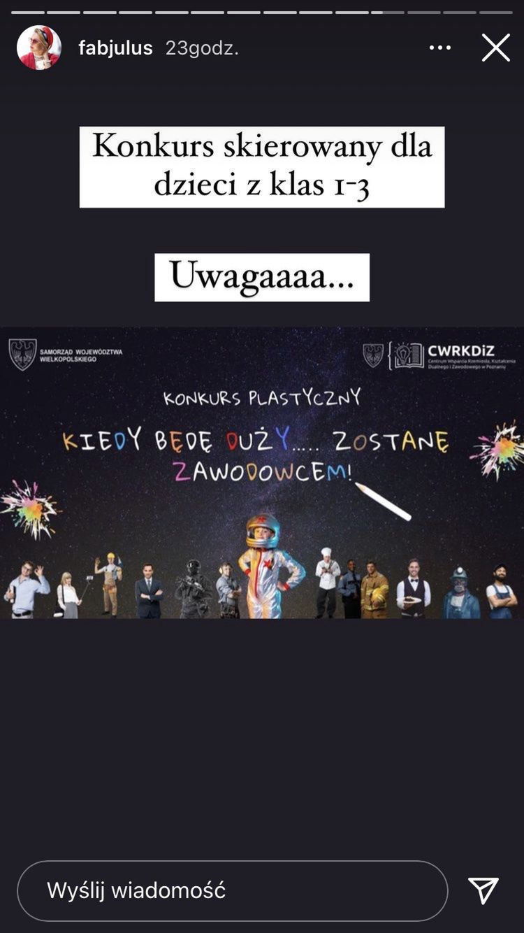 Pokazała plakat z konkursu dla uczniów klasy 1-3 