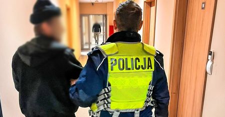 Trzy promile i trzy zakazy prowadzenia. Kierowca busa już w areszcie