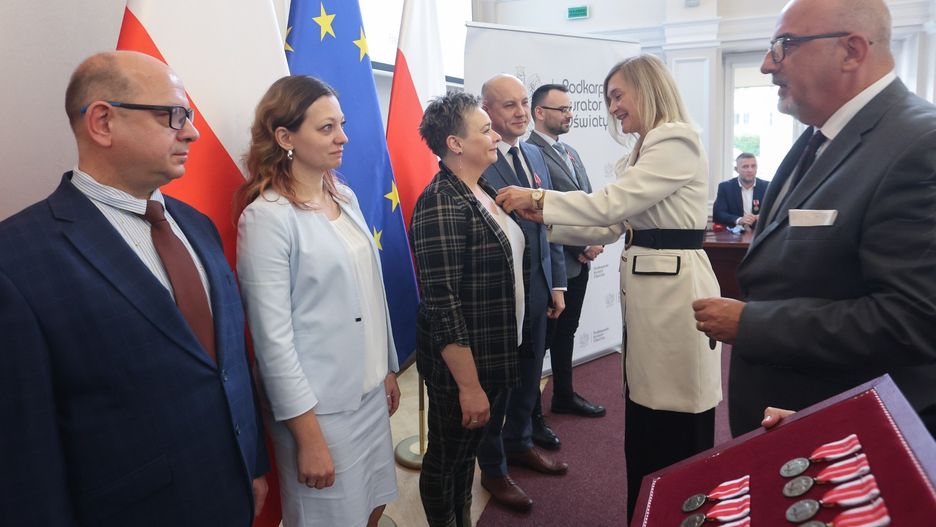 Podkarpaccy nauczyciele otrzymali medale KEN podczas wojewódzkich obchodów Dnia Edukacji Narodowej w Rzeszowie