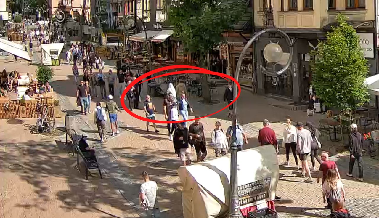 Zegar pokazał 16:29. Ujęcie z Krupówek. Komentarz zbędny