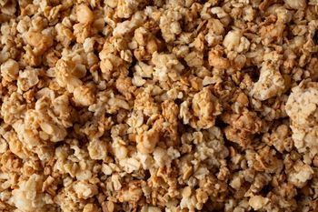 Polacy coraz chętniej sięgają, bo myślą, że jest zdrowa. Ma więcej cukru niż baton