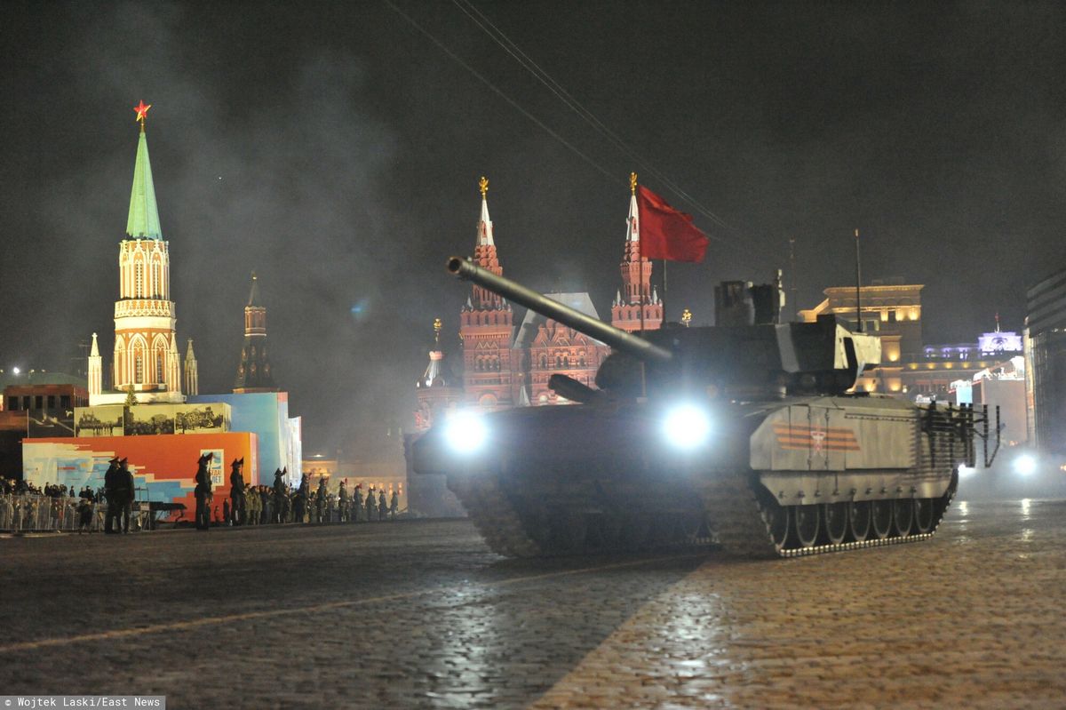 Czołg T-14 Armata na Placu Czerwonym w Moskwie