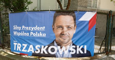 Wybory 2020. Groził kobiecie spaleniem domu za plakat Rafała Trzaskowskiego. Mężczyzna zatrzymany