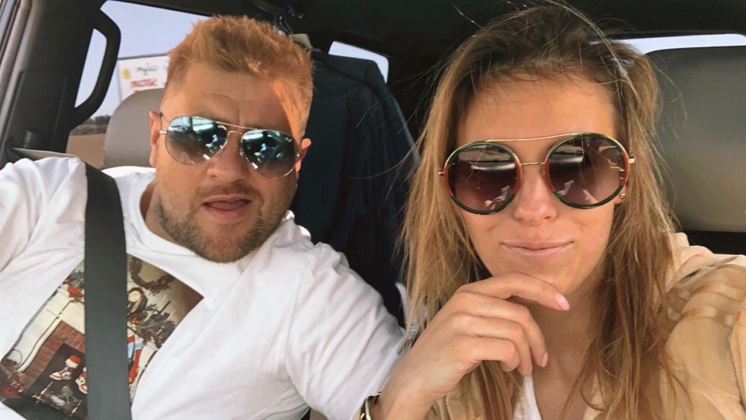 Tomasz Jakubiak z matką swojego dziecka, Anastazją 
