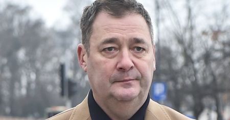Jacek Rozenek TONIE W DŁUGACH! Musiał sprzedać mieszkanie. "Wszystko, co zarobię, idzie na spłatę. Nie liczę na pomoc rządową"