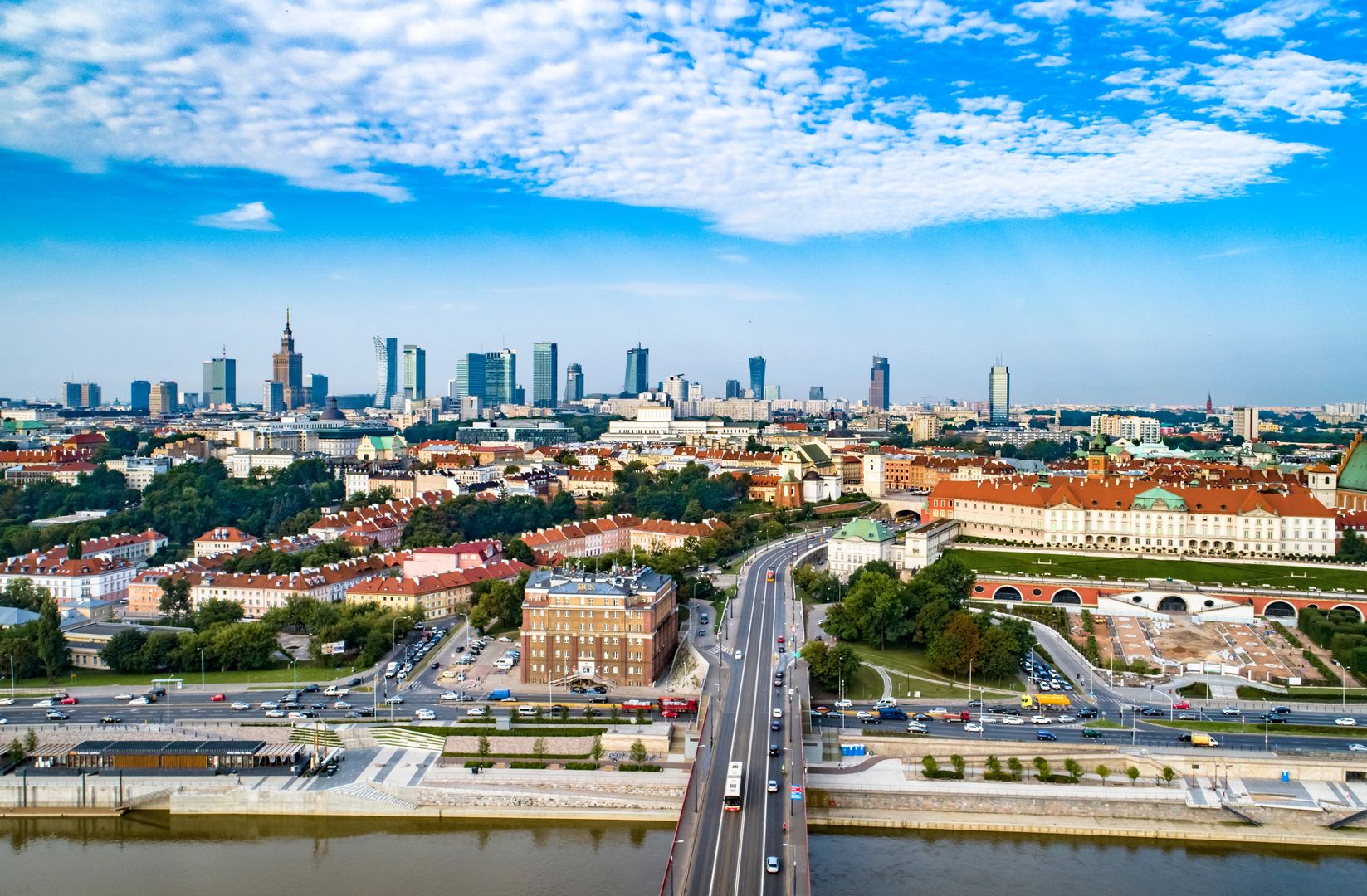 Pogoda w Warszawie. Prognoza na piątek, 9 maja 2025. Delikatnie chłodno i wiosennie, miejscami lekki deszcz