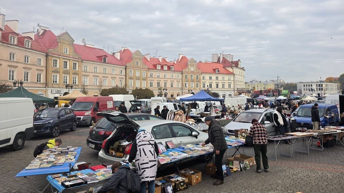 Lubelska Giełda Staroci na Placu Zamkowym w Lublinie