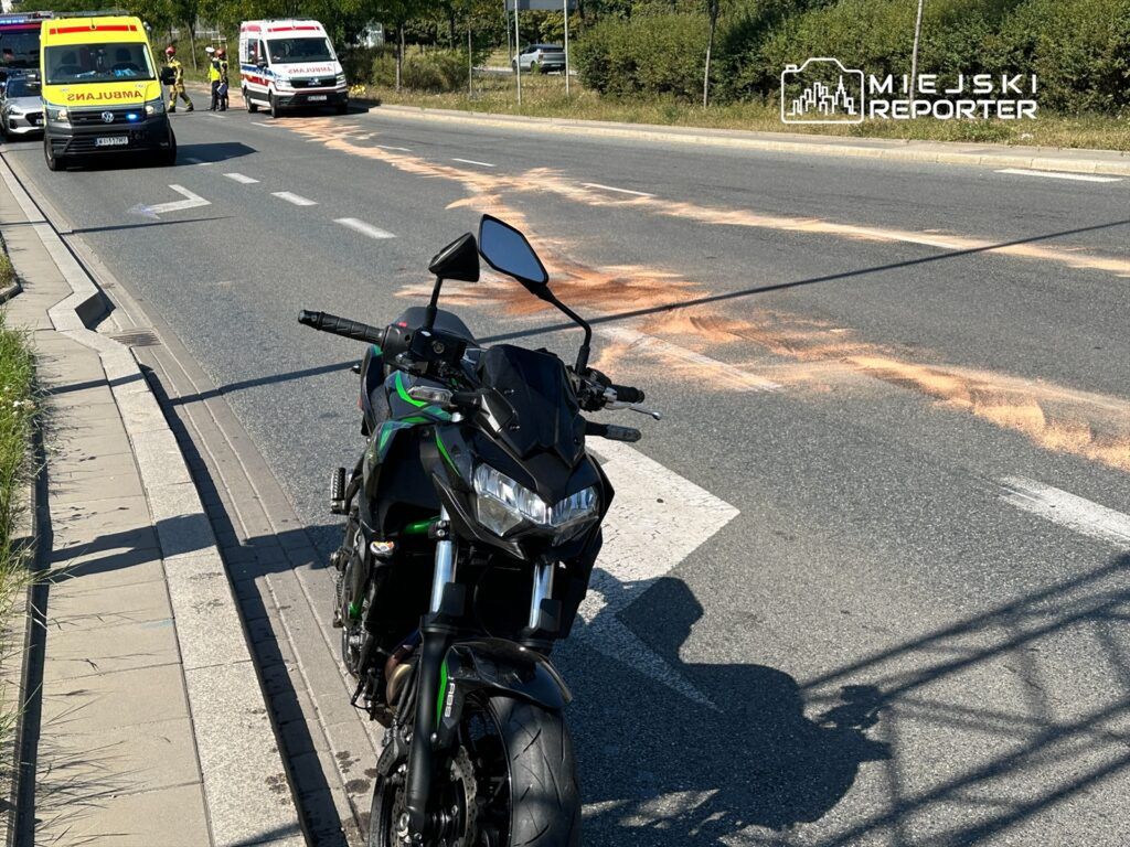 Warszawa: Wypadek motocykla z autem osobowym. Motocyklista i jego pasażerka w szpitalu