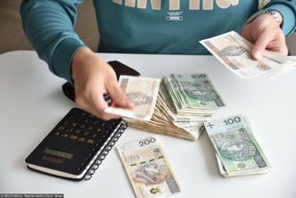 5 tys. zł pensji miesięcznie. Zarabiasz tyle? Ekonomiści: prawda o wynagrodzeniach jest inna