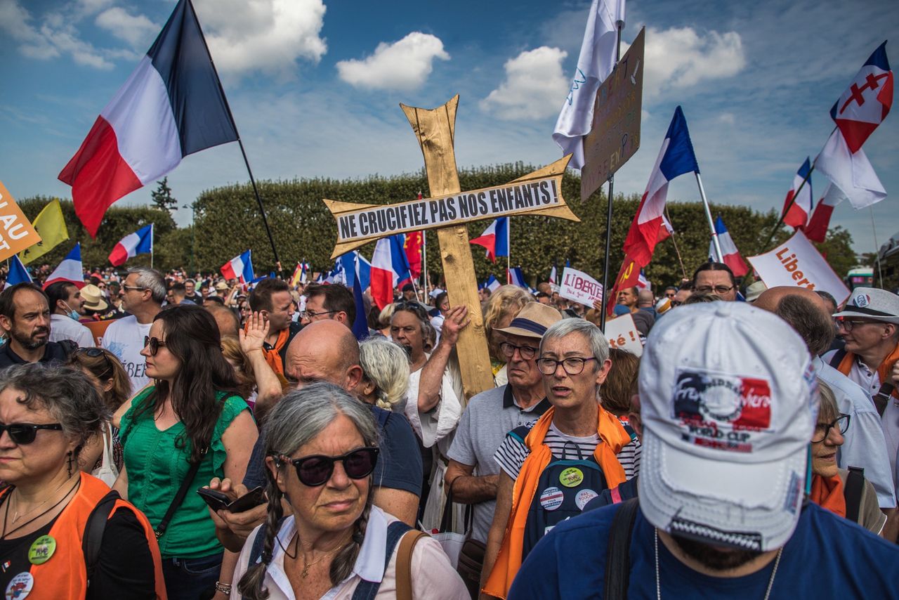 Protesty we Francji przeciwko paszportom sanitarnym 