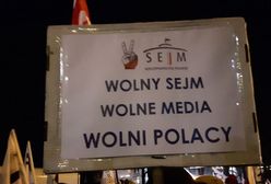Protest KOD przed Sejmem. &quot;Reytan potrzebny od zaraz&quot; [GALERIA]